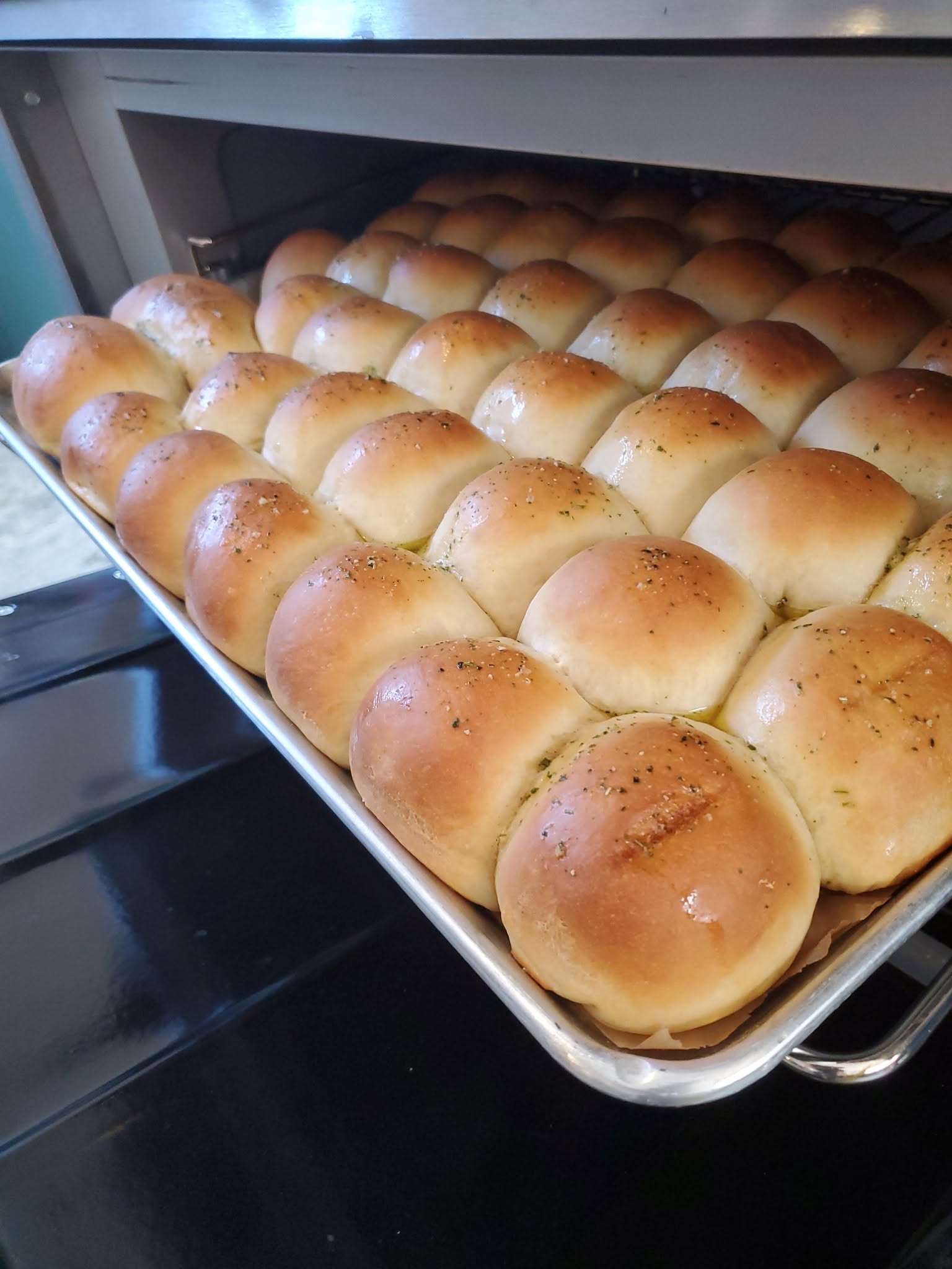 Panecillos recién horneados